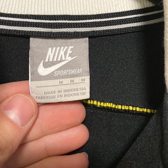 Men’s Juventus Zip-Up Sweater - Picture 4 of 7